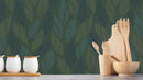 Reveal Wallpaper Knitted Leaf - Night Grön – designstark produkt för ett vackrare och mer personligt hem