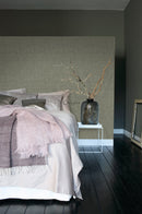 Origin tapet kakelmotiv med ormskinn - mörkgrått - Hemmavid.se